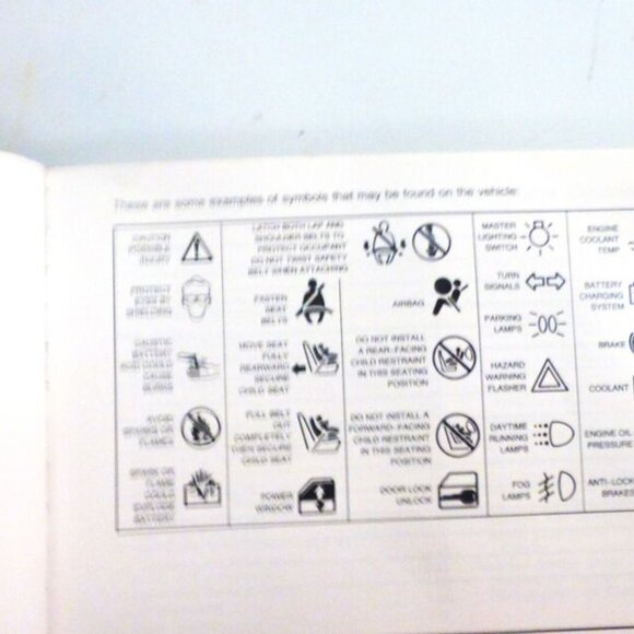 Pontiac Montana SV6 OWNERS MANUAL & SPARK PLUGS Montana Operating Manual - Picture 4 of 8